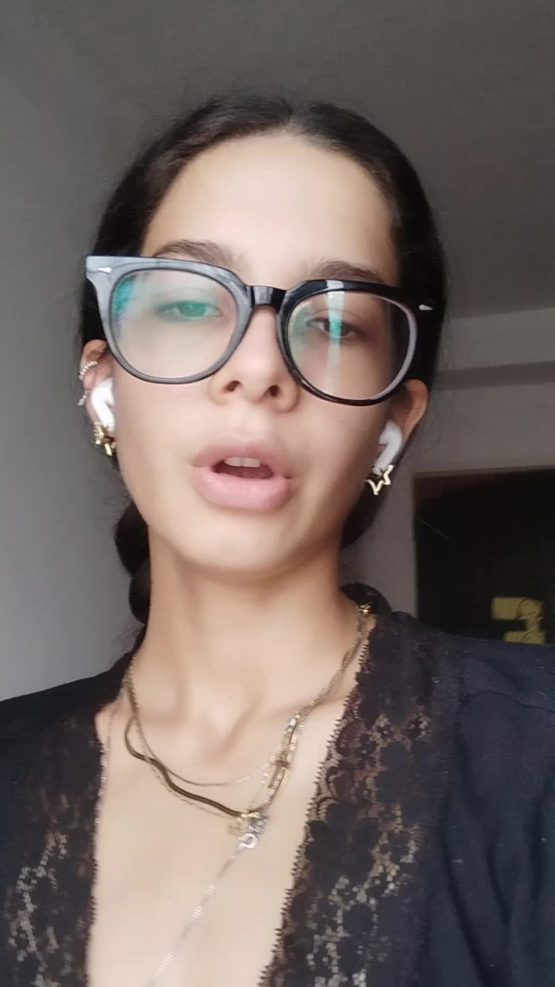María candidate video thumbnail